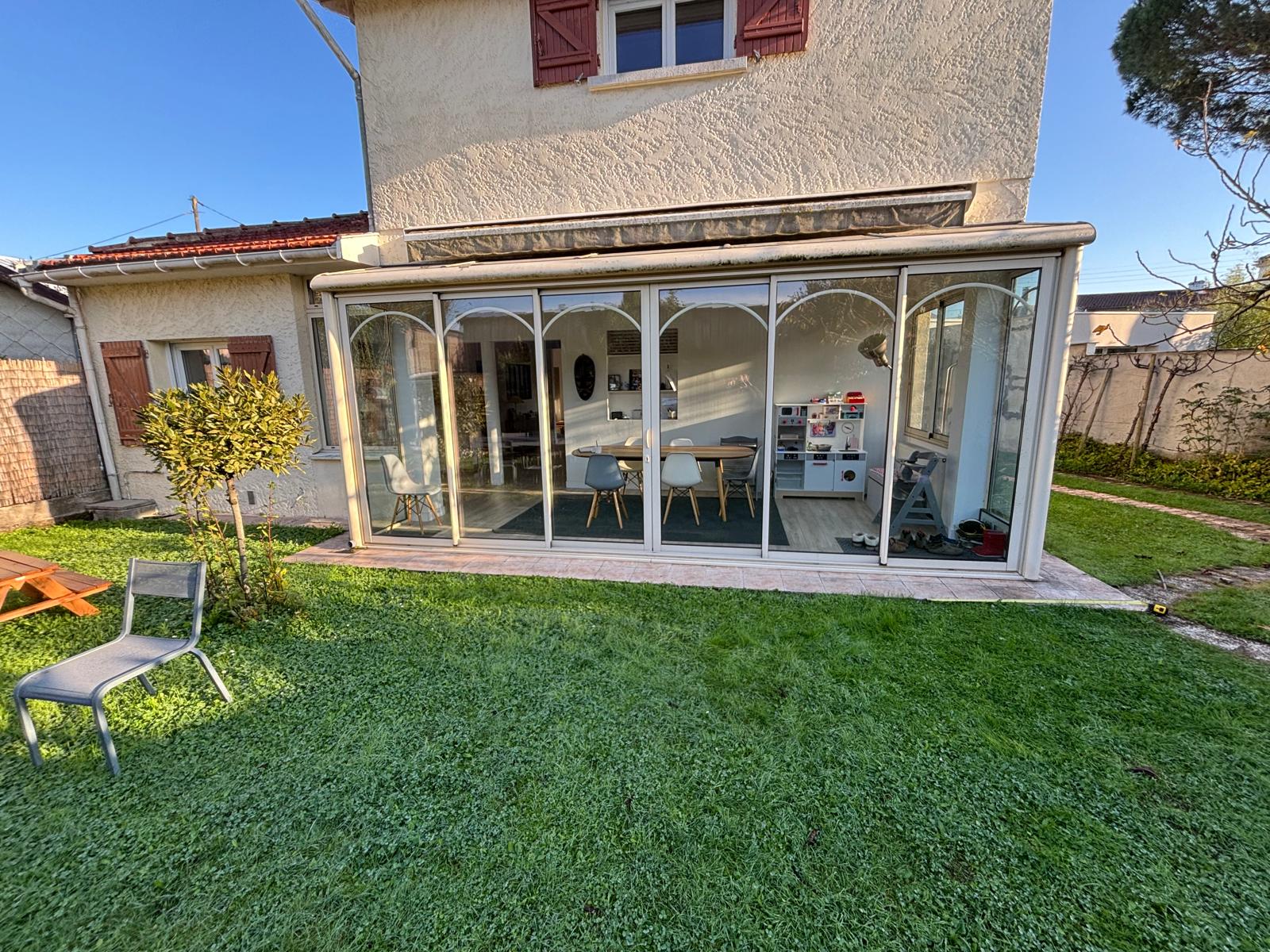 Terrasse bois en Pin US Marron  : un espace extérieur naturel