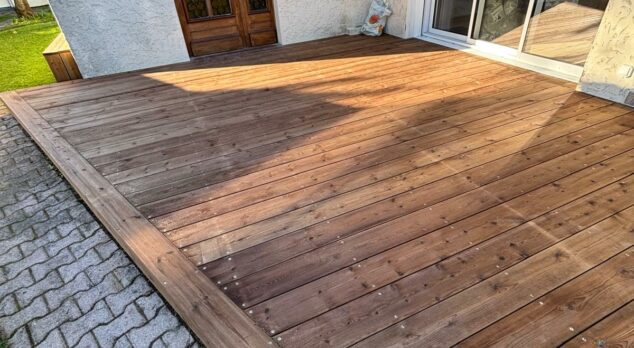 Terrasse bois en Pin US Marron  : un espace extérieur naturel