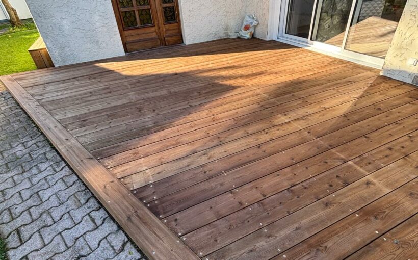 Terrasse bois en Pin US Marron  : un espace extérieur naturel