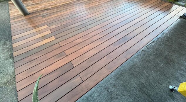 Remplacement d’une terrasse vieillissante par un Bois composite anti-dérapant effet bois exotique naturel