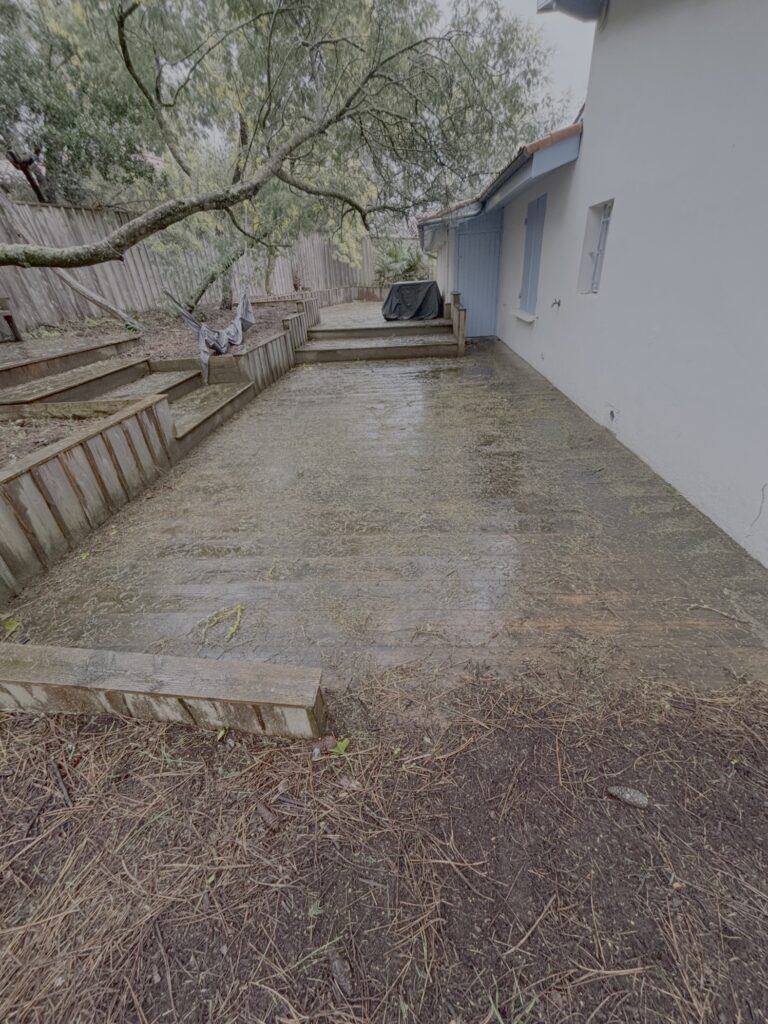 Splendide Projet sur mesure au Cap Ferret : Terrasse bois exotique, allées, escaliers, balcons