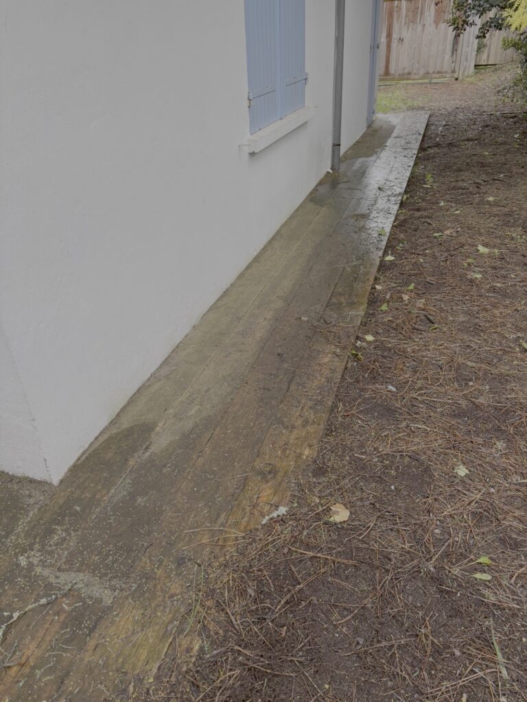 Splendide Projet sur mesure au Cap Ferret : Terrasse bois exotique, allées, escaliers, balcons